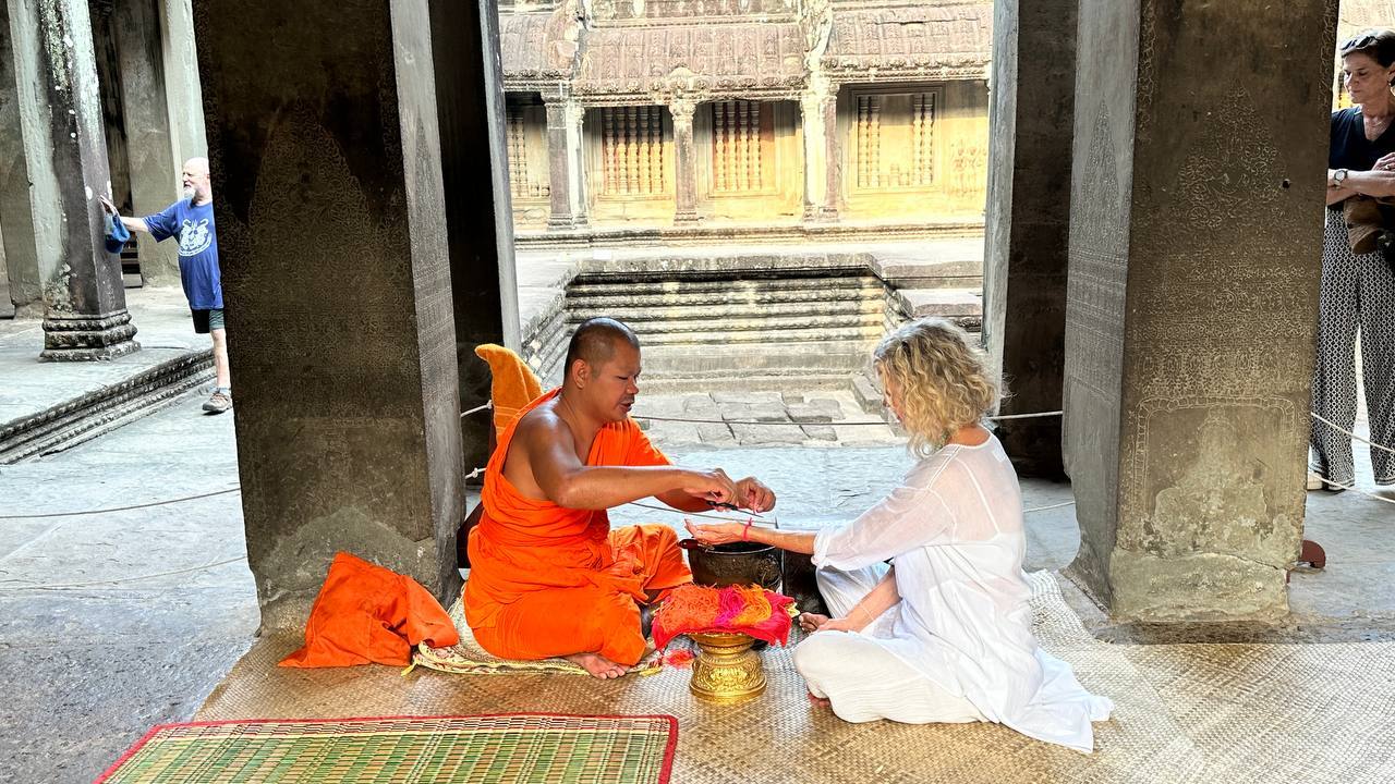 Siem Reap Tours with monk's water blessing 